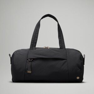 New Lululemon ‘On My Barrel’ 16 L Duffel bag in black/gold